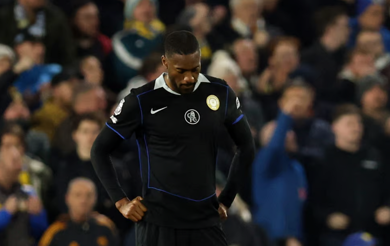 Sai lầm chết người của Tosin nhấn chìm Chelsea trong đêm ác mộng tại Yorkshire