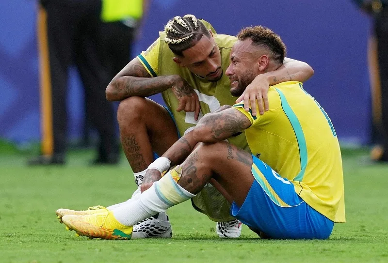 neymar dang da cho cau lac bo nao